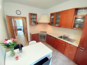 Pronájem bytu 3+1, Karlovy Vary, Mariánskolázeňská, 79 m2