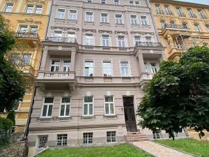 Prodej obchodního prostoru, Karlovy Vary, Sadová, 69 m2