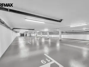 Prodej garážového stání, Hradec Králové - Pražské Předměstí, Gočárova třída, 13 m2