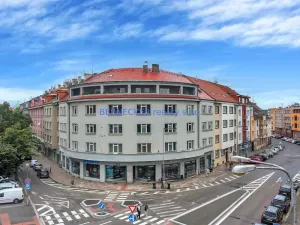 Pronájem kanceláře, Hradec Králové, třída Karla IV., 240 m2