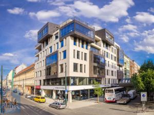 Pronájem kanceláře, Praha - Karlín, Sokolovská, 743 m2