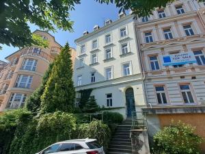 Prodej bytu 4+1, Karlovy Vary, Zámecký vrch, 118 m2