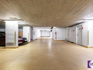 Prodej garážového stání, Praha, Nad motolskou nemocnicí, 13 m2