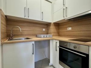 Pronájem bytu 1+kk, Pardubice - Bílé Předměstí, Štrossova, 28 m2