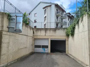 Prodej garážového stání, Praha - Dejvice, Lindleyova, 10 m2