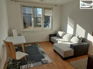 Prodej bytu 1+1, Cheb, Lomená, 35 m2