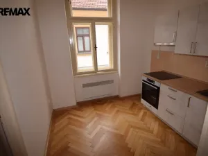 Pronájem bytu 1+1, Písek - Vnitřní Město, Chelčického, 31 m2