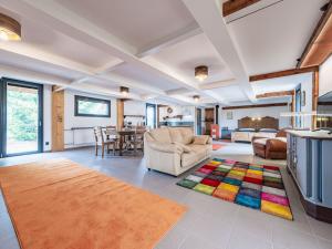 Prodej komerční nemovitosti, Úhlejov, 182 m2