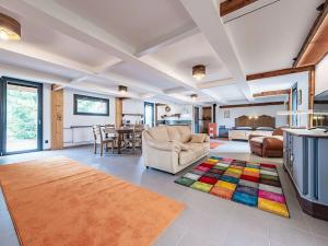 Prodej komerční nemovitosti, Úhlejov, 182 m2