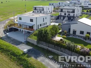 Prodej rodinného domu, Červené Pečky, Hrabáňova, 210 m2