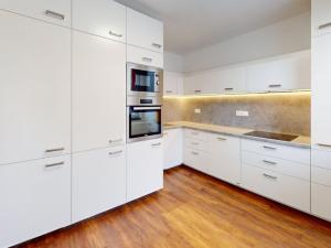 Pronájem bytu 2+1, Otrokovice, Nádražní, 60 m2