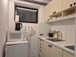 Pronájem bytu 1+1, Praha - Modřany, Kolářova, 35 m2