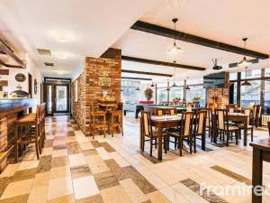 Pronájem restaurace, Brno, Řezáčova, 294 m2