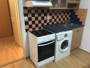 Pronájem bytu 1+kk, Praha, Třinecká, 29 m2