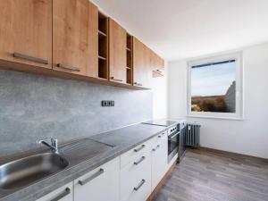 Pronájem bytu 2+1, Praha - Modřany, Poljanovova, 56 m2