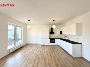 Pronájem bytu 2+kk, Karlovy Vary, Šumavská, 65 m2