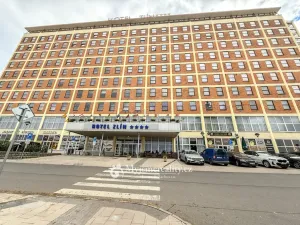 Pronájem obchodního prostoru, Zlín, náměstí Práce, 22 m2