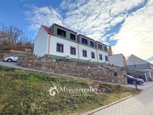 Prodej bytu 4+kk, Hluboké Mašůvky, 89 m2