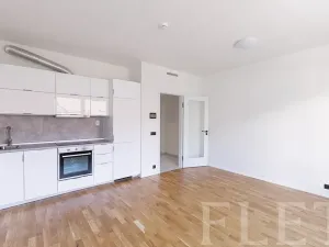 Pronájem bytu 1+kk, Praha - Smíchov, Grafická, 31 m2