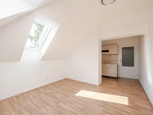 Pronájem bytu 1+1, Praha - Kobylisy, Pod Kynclovkou, 31 m2