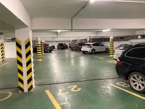 Pronájem garážového stání, Praha - Vinohrady, Londýnská, 14 m2