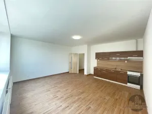 Pronájem bytu 1+kk, Praha - Vysočany, Na Harfě, 36 m2
