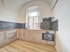 Pronájem bytu 2+1, Jindřichův Hradec, nám. Míru, 50 m2