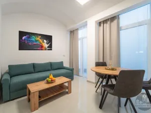 Pronájem bytu 2+kk, Praha - Karlín, Sokolovská, 40 m2