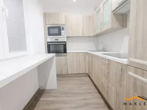 Pronájem bytu 3+1, Jindřichův Hradec - Jindřichův Hradec V, Kosmonautů, 73 m2