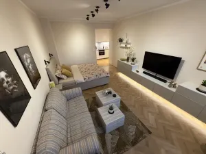 Pronájem bytu 1+1, Praha - Vinohrady, Šrobárova, 36 m2