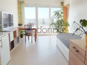 Pronájem bytu 2+kk, Praha, Hlučkova, 46 m2