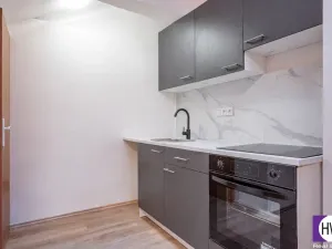 Prodej kanceláře, Praha, Jagellonská, 36 m2
