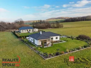 Prodej rodinného domu, 1639 m2