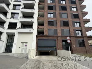 Pronájem garážového stání, Praha - Nusle, Závišova, 15 m2