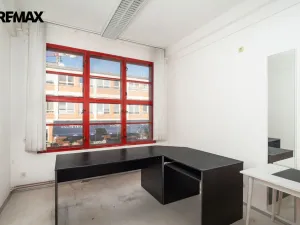 Pronájem obchodního prostoru, Zlín, třída Tomáše Bati, 12 m2