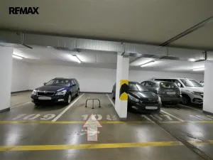 Pronájem garážového stání, Praha - Dejvice, Lindleyova, 16 m2