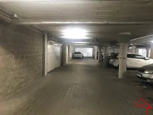 Pronájem garážového stání, Zlín, Dřevnická, 15 m2