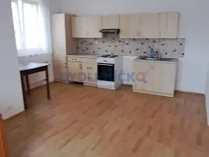 Pronájem bytu 2+kk, Trhové Sviny, Budovatelská, 45 m2