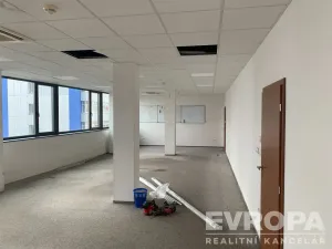 Pronájem kanceláře, Pardubice - Zelené Předměstí, třída Míru, 102 m2