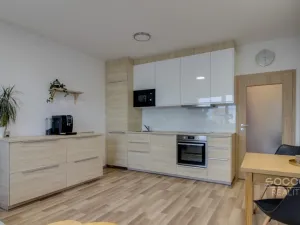 Prodej bytu 2+kk, Praha - Uhříněves, Oty Bubeníčka, 52 m2