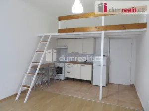 Pronájem bytu 1+kk, Praha - Bubeneč, náměstí Interbrigády, 32 m2