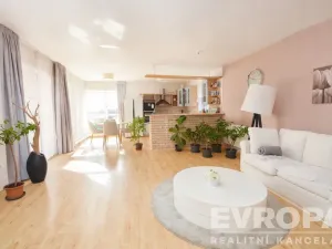 Pronájem rodinného domu, Velké Přílepy, Seifertova, 170 m2