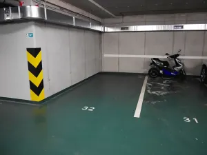 Pronájem garážového stání, Praha - Smíchov, Radlická, 15 m2