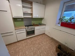 Pronájem kanceláře, Plzeň - Jižní Předměstí, Goldscheiderova, 60 m2