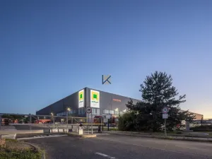 Pronájem obchodního prostoru, Kozomín, 758 m2