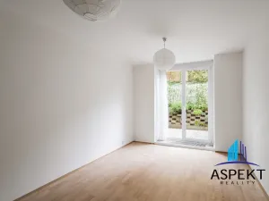 Pronájem bytu 1+1, Praha - Podolí, U podolského hřbitova, 30 m2