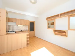 Pronájem bytu 2+kk, Praha - Vysočany, Spojovací, 36 m2