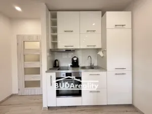 Prodej bytu 1+kk, Zlín, Ševcovská, 27 m2