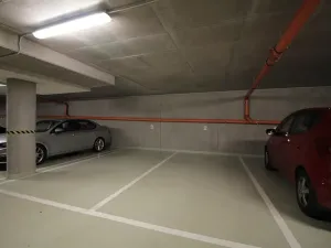 Pronájem garážového stání, Brno, Křídlovická, 13 m2