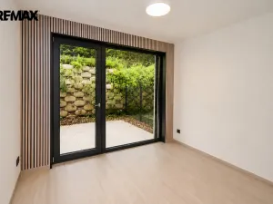 Pronájem bytu 1+kk, Praha - Hlubočepy, Na Zlíchově, 26 m2